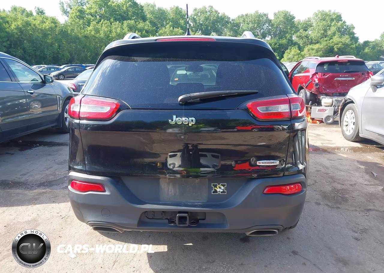 2015 Jeep Cherokee Latitude VIN:1C4PJLCS3FW525666 - 16