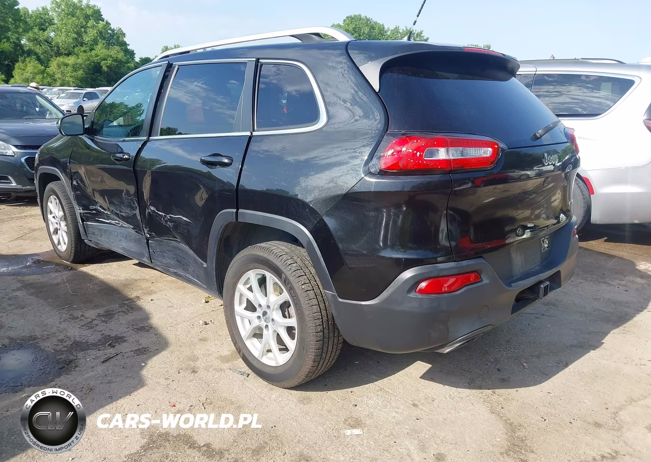 2015 Jeep Cherokee Latitude VIN:1C4PJLCS3FW525666 - 3