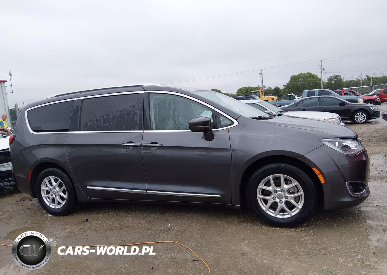 2020 Chrysler Pacifica Touring L VIN:2C4RC1BG3LR280408 - 13