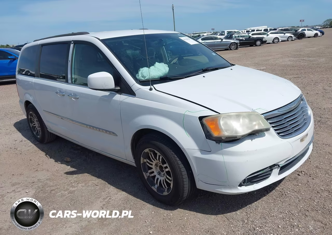 2014 Chrysler Town & Country Touring – zdjęcie 1 z 17