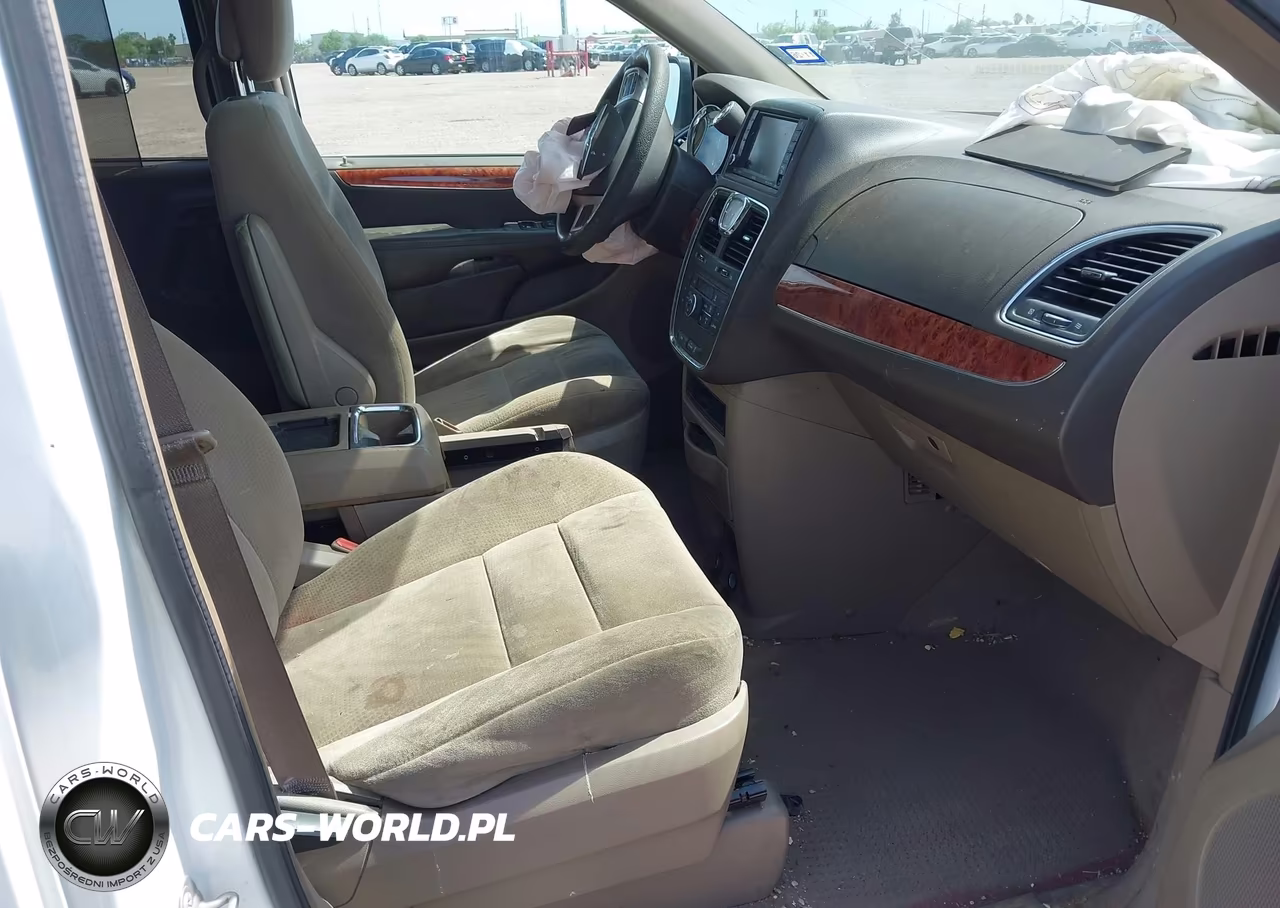 2014 Chrysler Town & Country Touring VIN:2C4RC1BG3ER475430 - 5