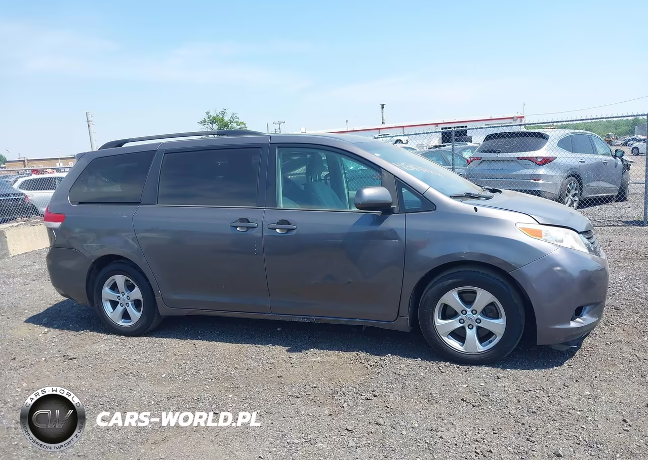 2013 Toyota Sienna Le V6 8 Passenger VIN:5TDKK3DC7DS338023 - 13