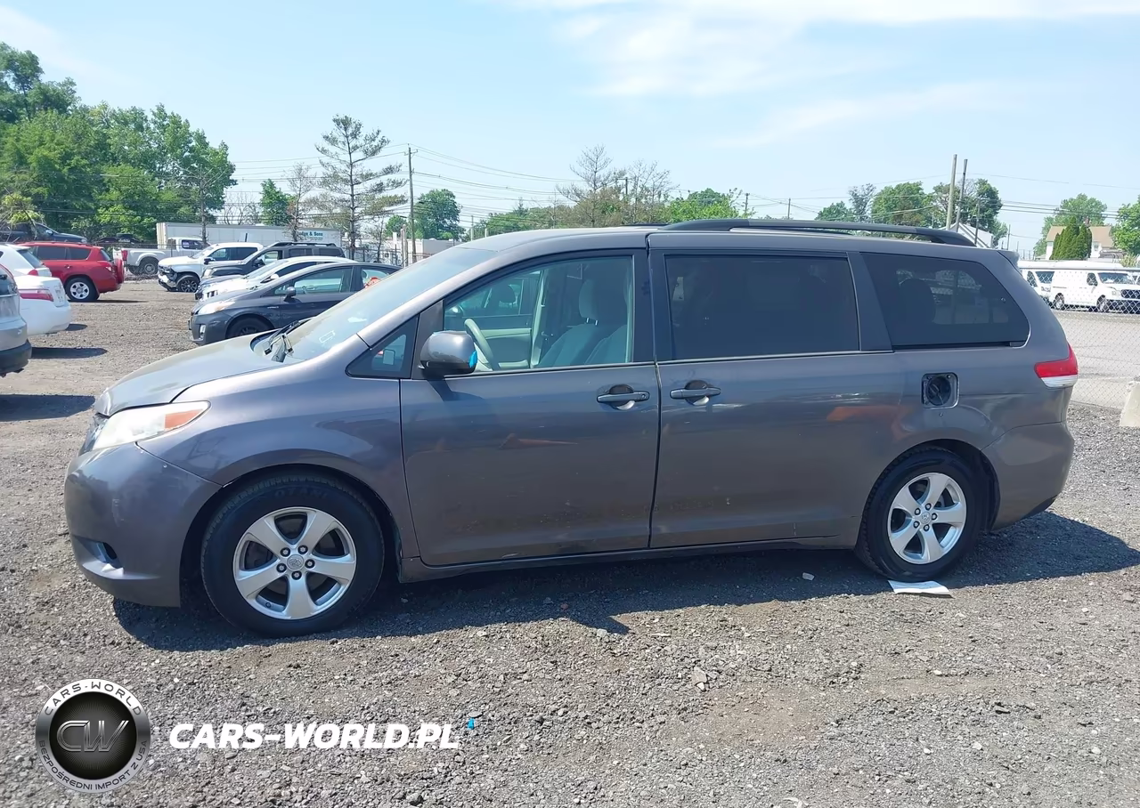 2013 Toyota Sienna Le V6 8 Passenger VIN:5TDKK3DC7DS338023 - 14