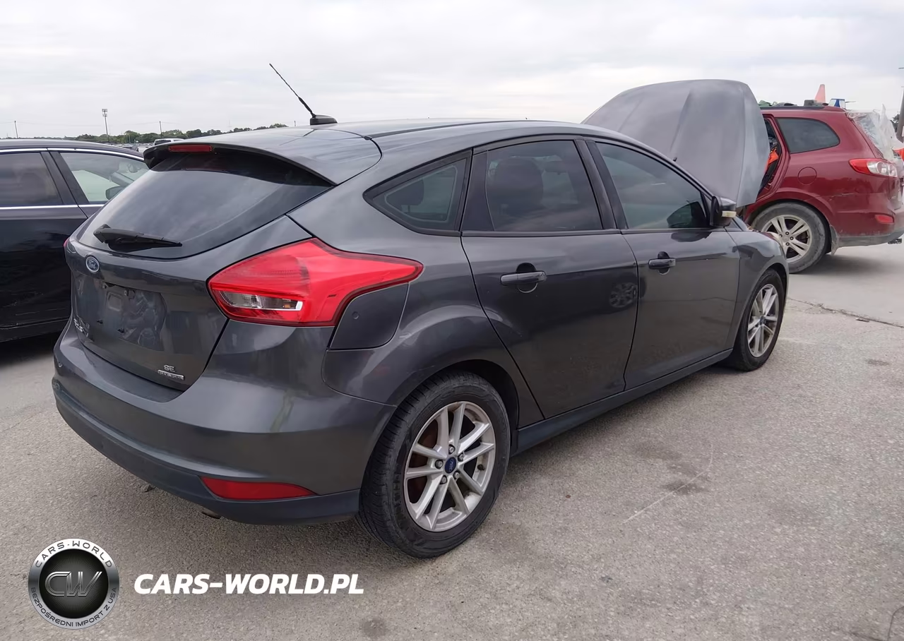 2015 Ford Focus Se VIN:1FADP3K24FL249881 - 4