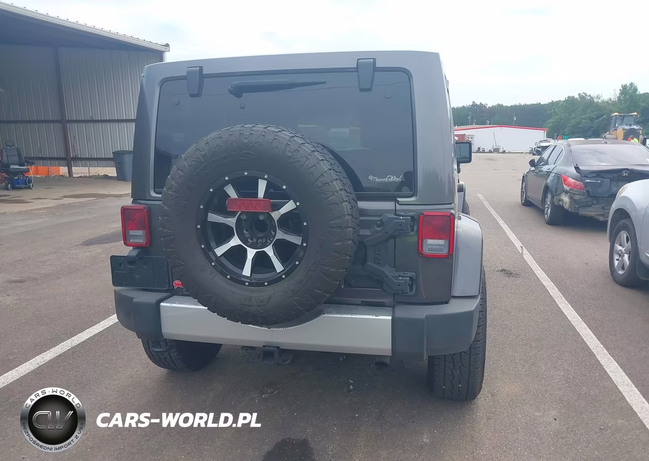 2014 Jeep Wrangler Unlimited Sahara VIN:1C4BJWEG8EL296289 - 16
