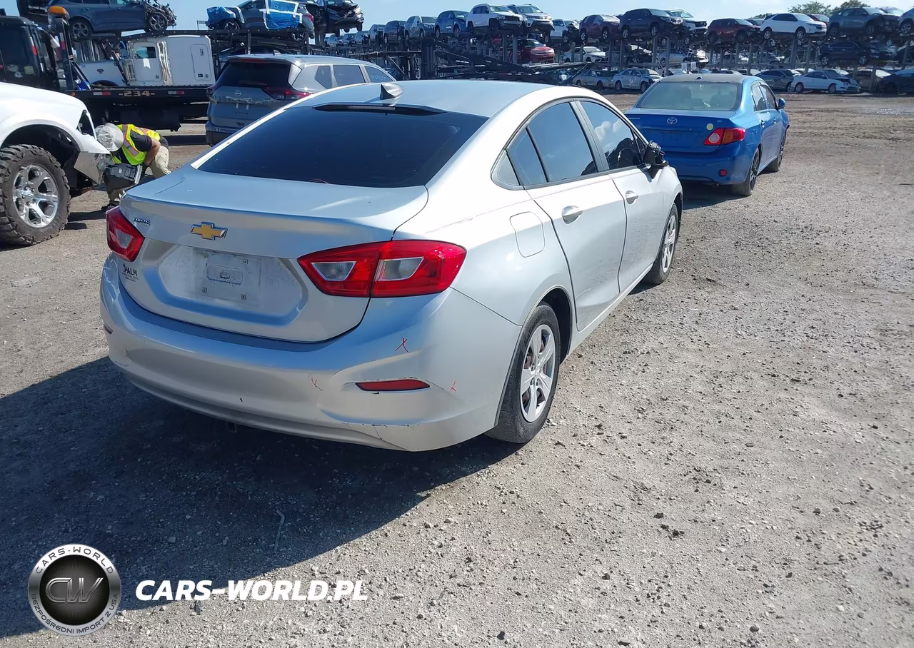 2016 Chevrolet Cruze Ls Auto VIN:1G1BC5SM7G7239357 - 4