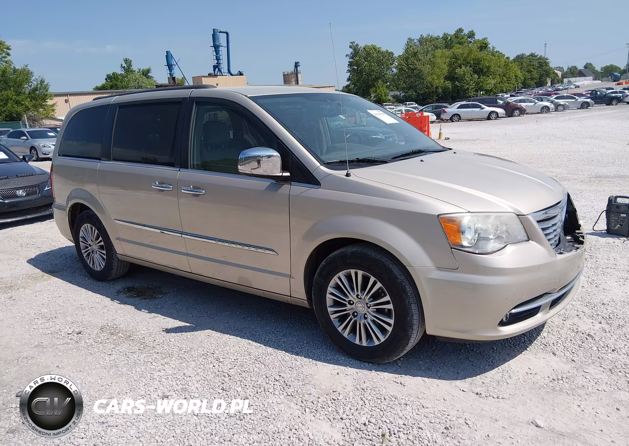 2013 Chrysler Town & Country Touring-L – zdjęcie 1 z 11