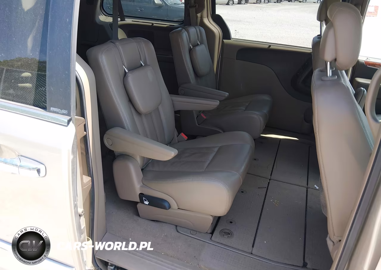 2013 Chrysler Town & Country Touring-L VIN:2C4RC1CG9DR777155 - 8