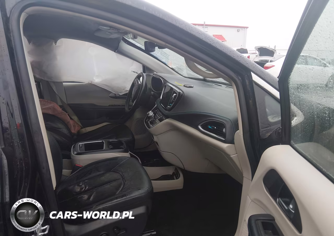 2021 Chrysler Pacifica Hybrid Touring L VIN:2C4RC1L75MR591659 - 5