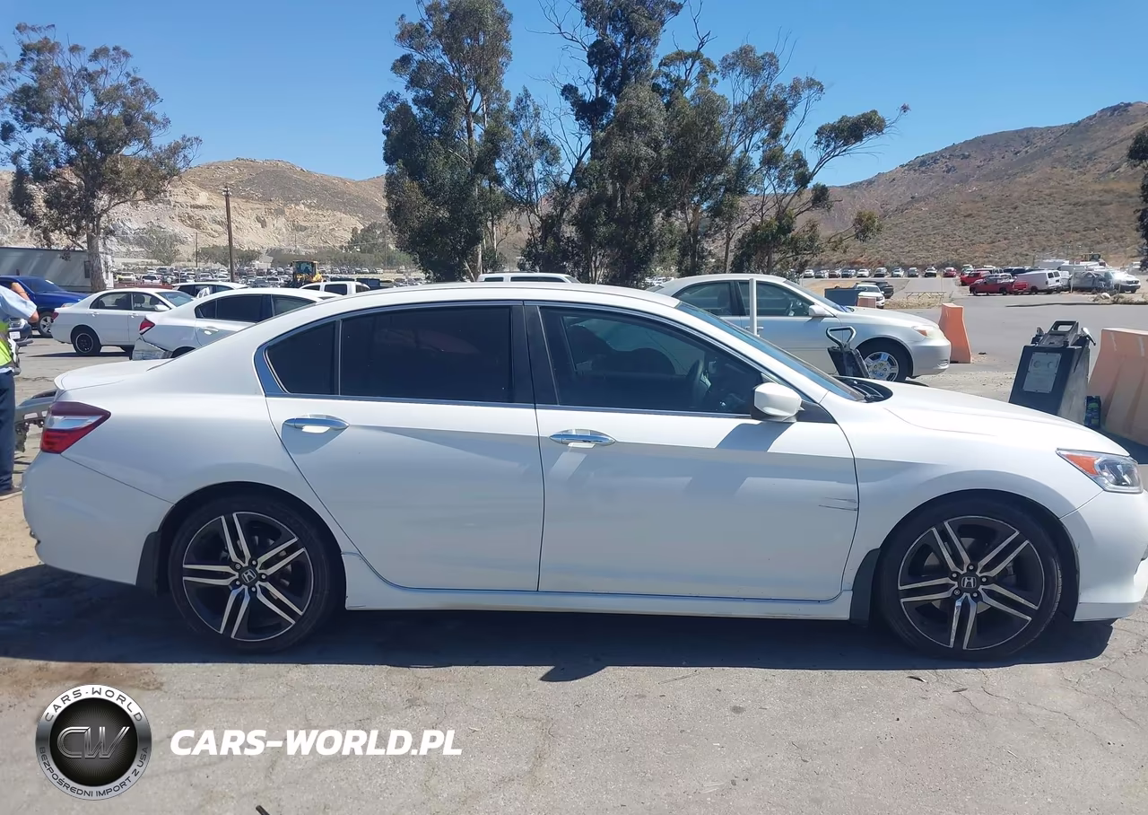 2017 Honda Accord Sport VIN:1HGCR2F50HA129218 - 14