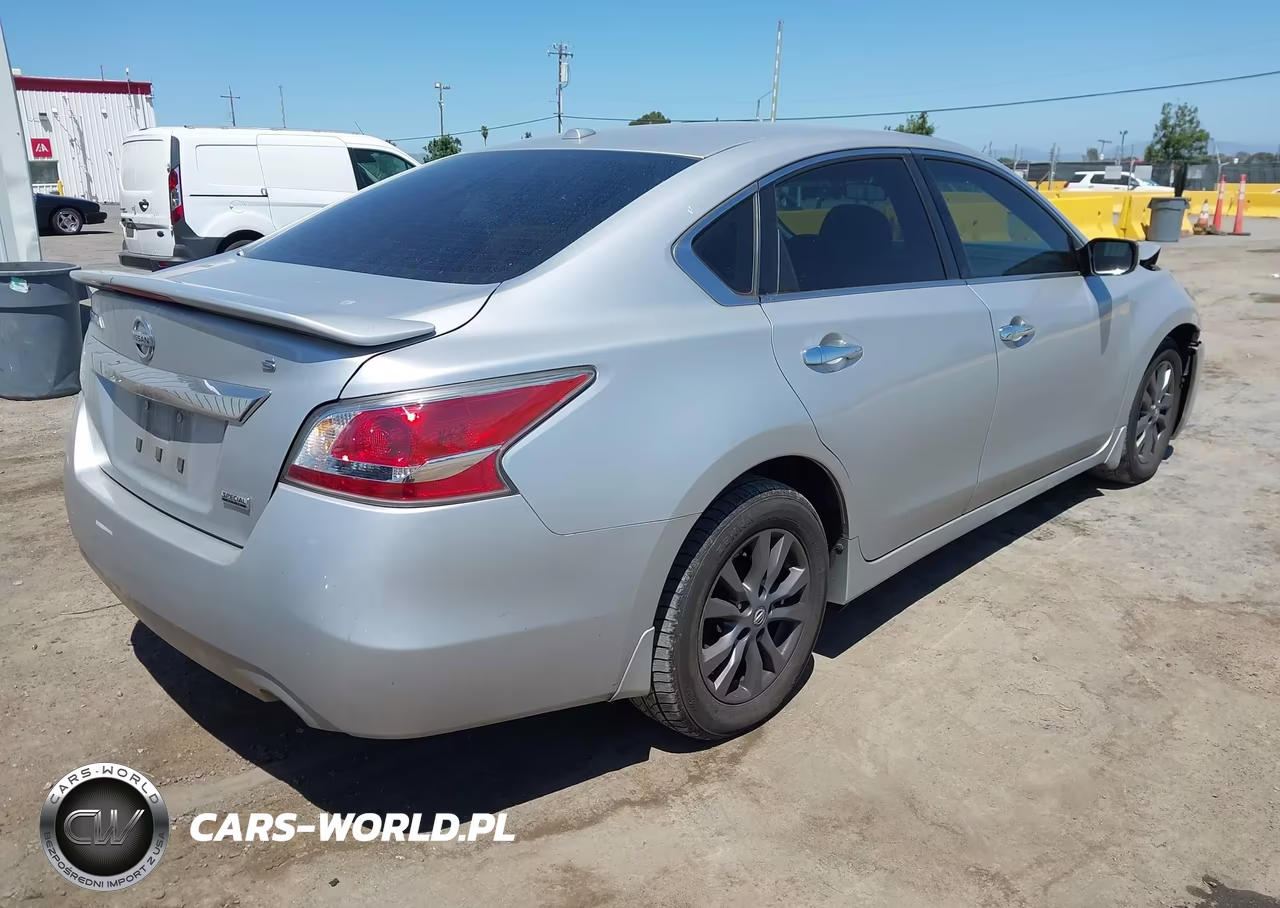 2015 Nissan Altima 2.5 S VIN:1N4AL3AP5FC583591 - 4