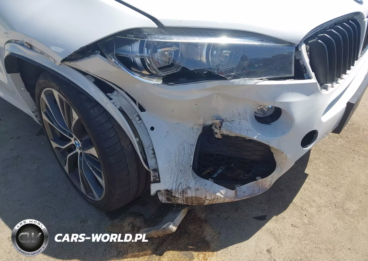 2018 BMW X5 xDrive50I VIN:5UXKR6C57J0U14384 - 6