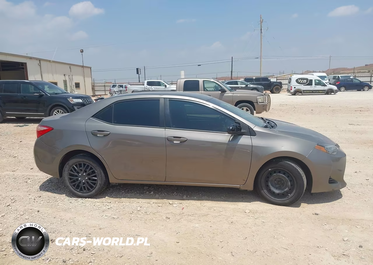 2018 Toyota Corolla Le VIN:2T1BURHE7JC047387 - 13