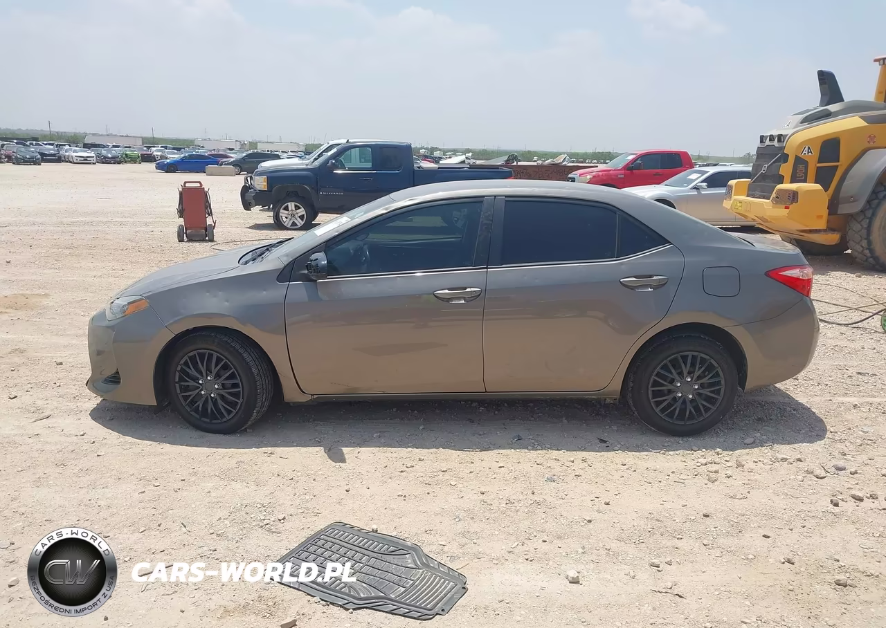 2018 Toyota Corolla Le VIN:2T1BURHE7JC047387 - 14
