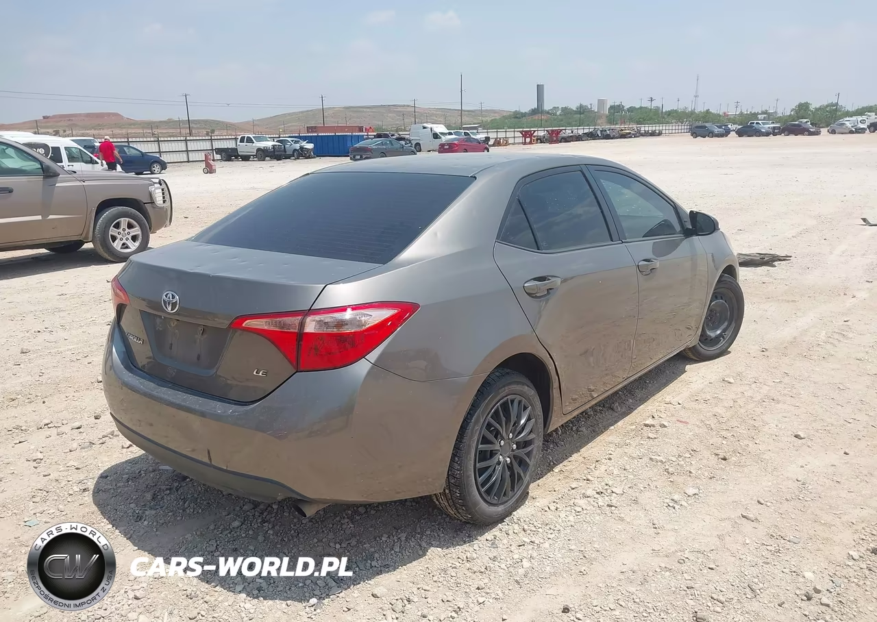 2018 Toyota Corolla Le VIN:2T1BURHE7JC047387 - 4