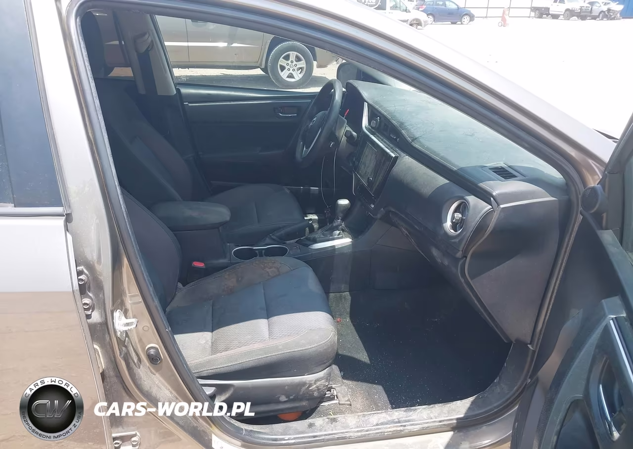 2018 Toyota Corolla Le VIN:2T1BURHE7JC047387 - 5