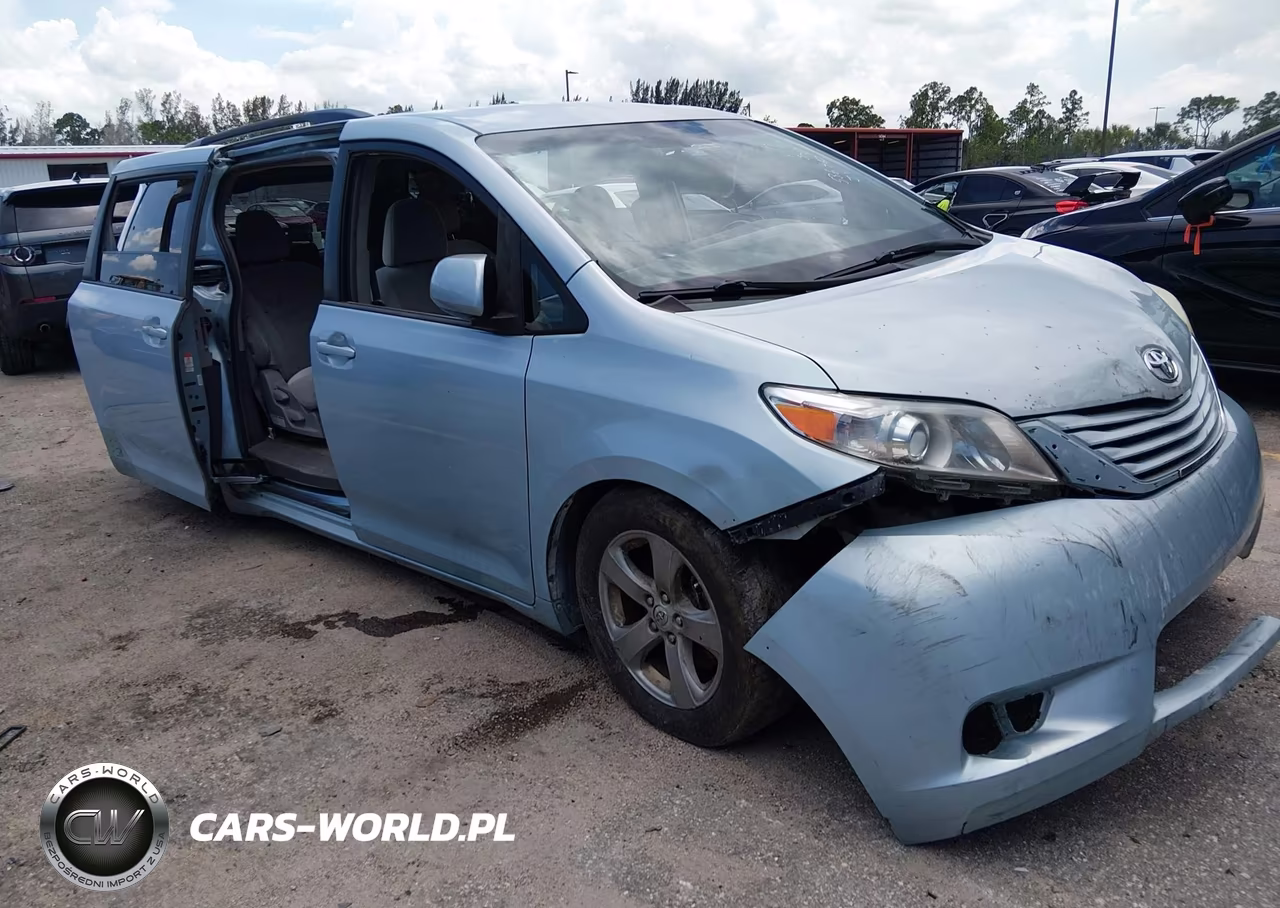 2015 Toyota Sienna Le 8 Passenger