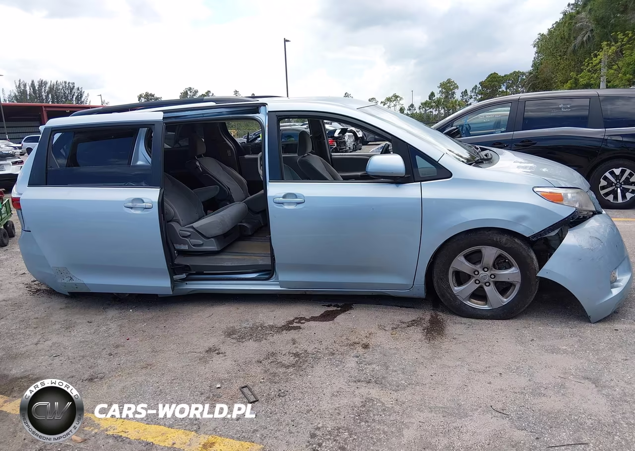 2015 Toyota Sienna Le 8 Passenger VIN:5TDKK3DCXFS536467 - 13