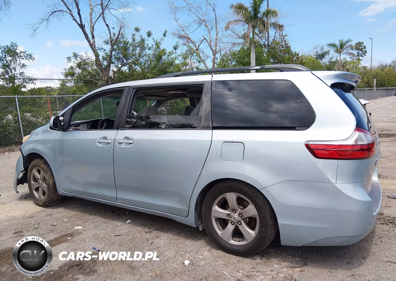 2015 Toyota Sienna Le 8 Passenger VIN:5TDKK3DCXFS536467 - 14
