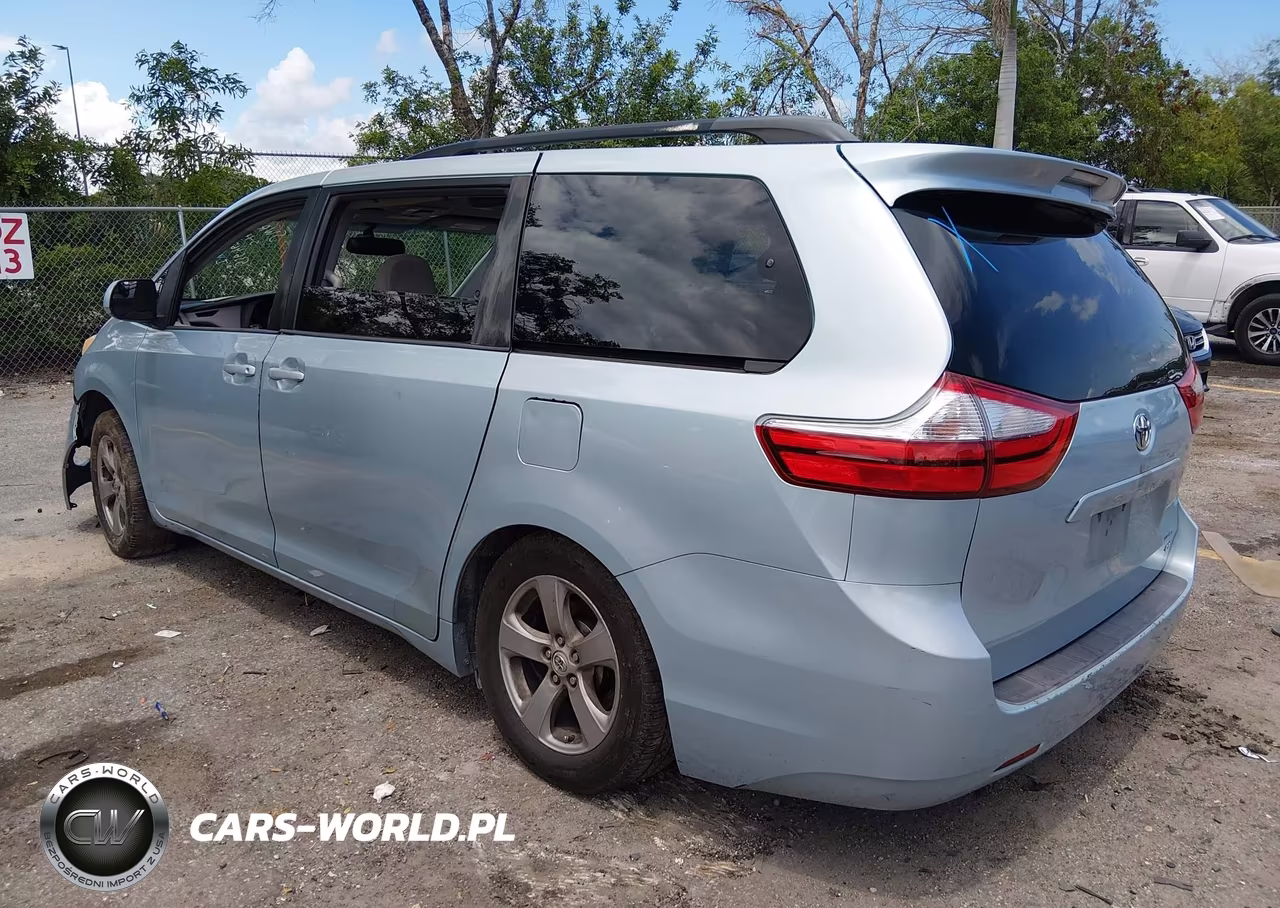 2015 Toyota Sienna Le 8 Passenger VIN:5TDKK3DCXFS536467 - 3