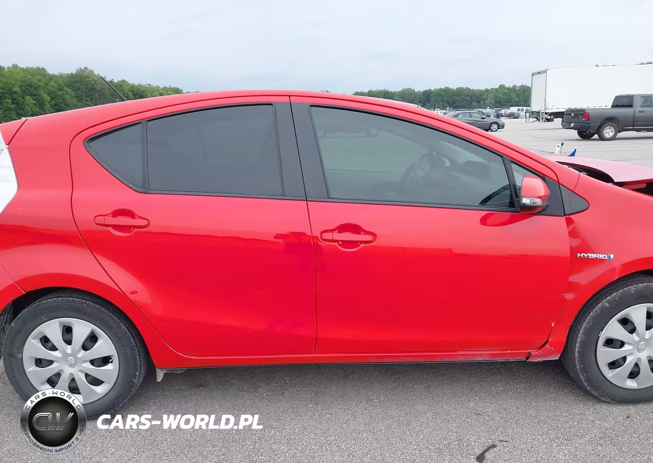2014 Toyota Prius C Two VIN:JTDKDTB32E1565955 - 13