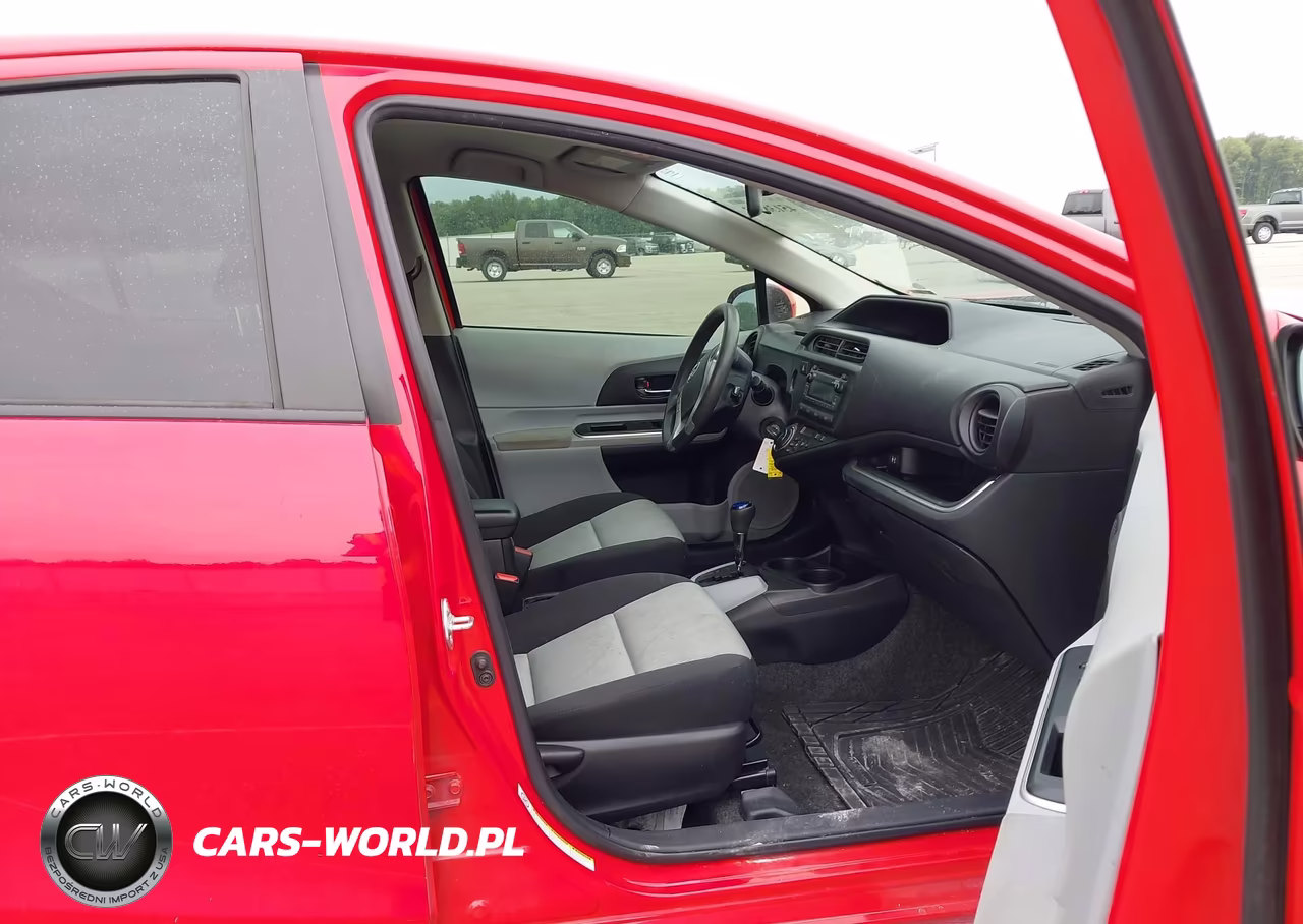 2014 Toyota Prius C Two VIN:JTDKDTB32E1565955 - 5