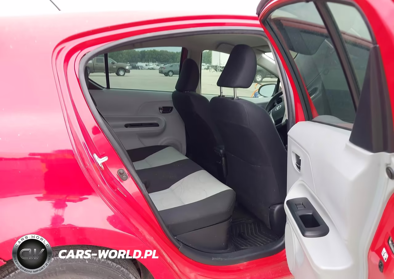 2014 Toyota Prius C Two VIN:JTDKDTB32E1565955 - 8
