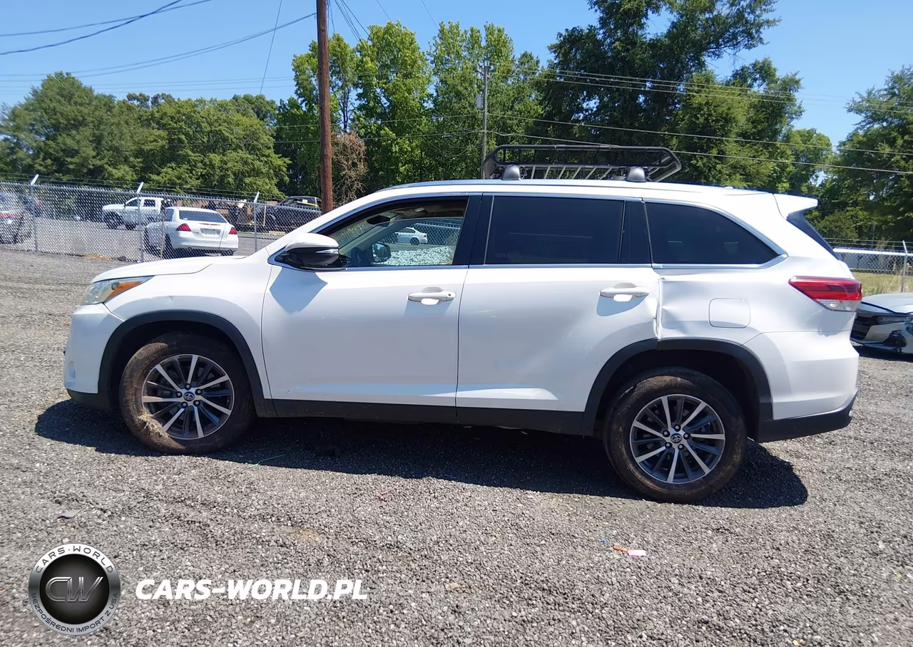 2019 Toyota Highlander Xle VIN:5TDKZRFH8KS569498 - 14