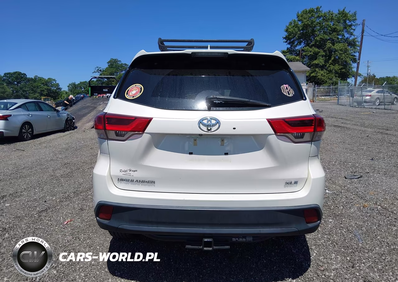 2019 Toyota Highlander Xle VIN:5TDKZRFH8KS569498 - 16