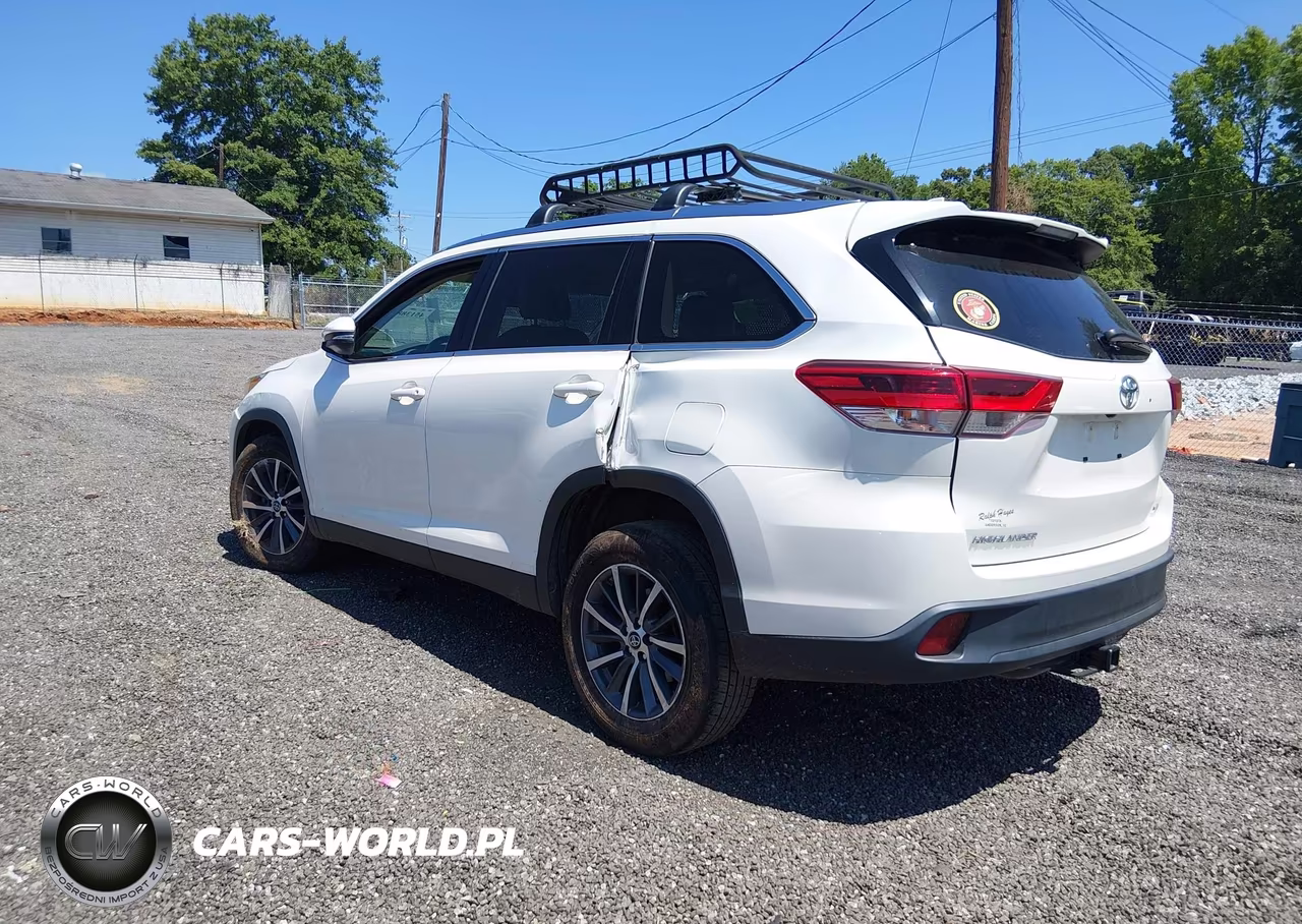 2019 Toyota Highlander Xle VIN:5TDKZRFH8KS569498 - 3