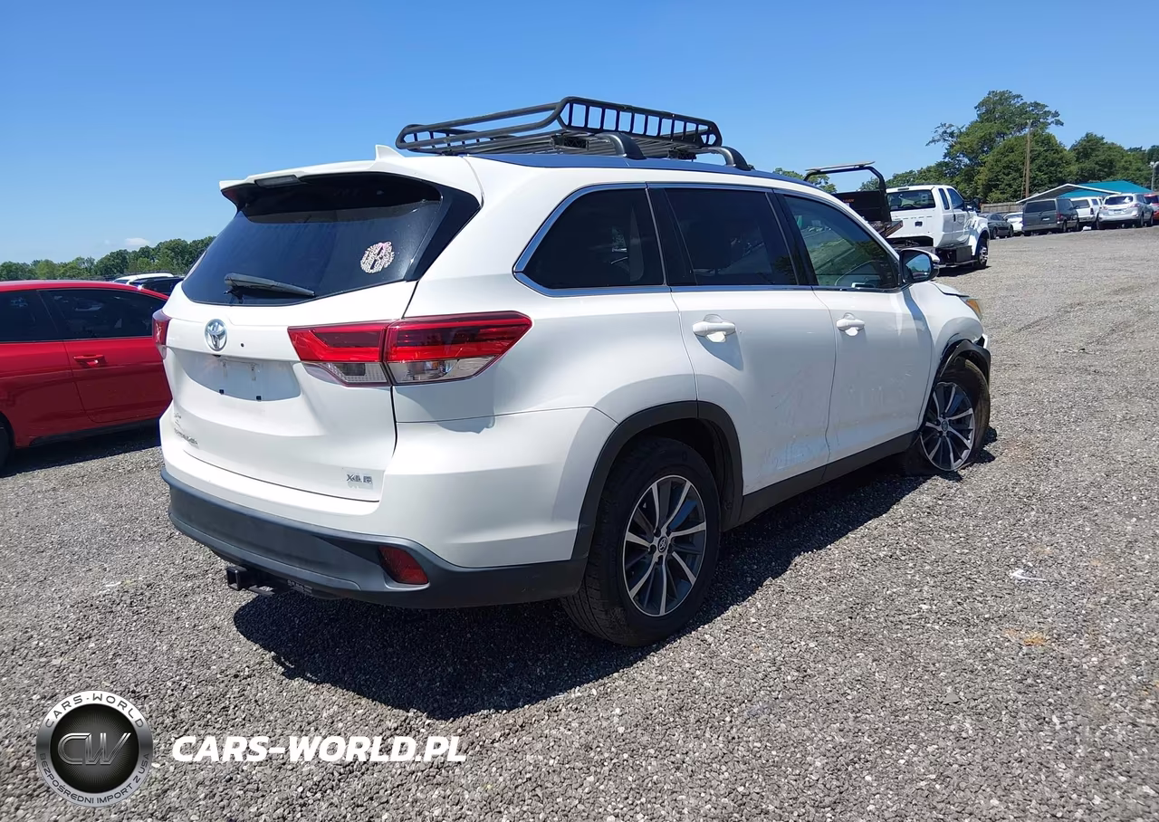 2019 Toyota Highlander Xle VIN:5TDKZRFH8KS569498 - 4