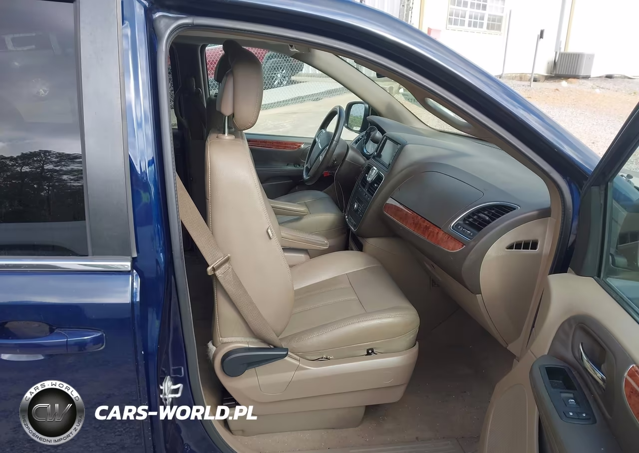 2016 Chrysler Town & Country Touring VIN:2C4RC1BGXGR228926 - 5