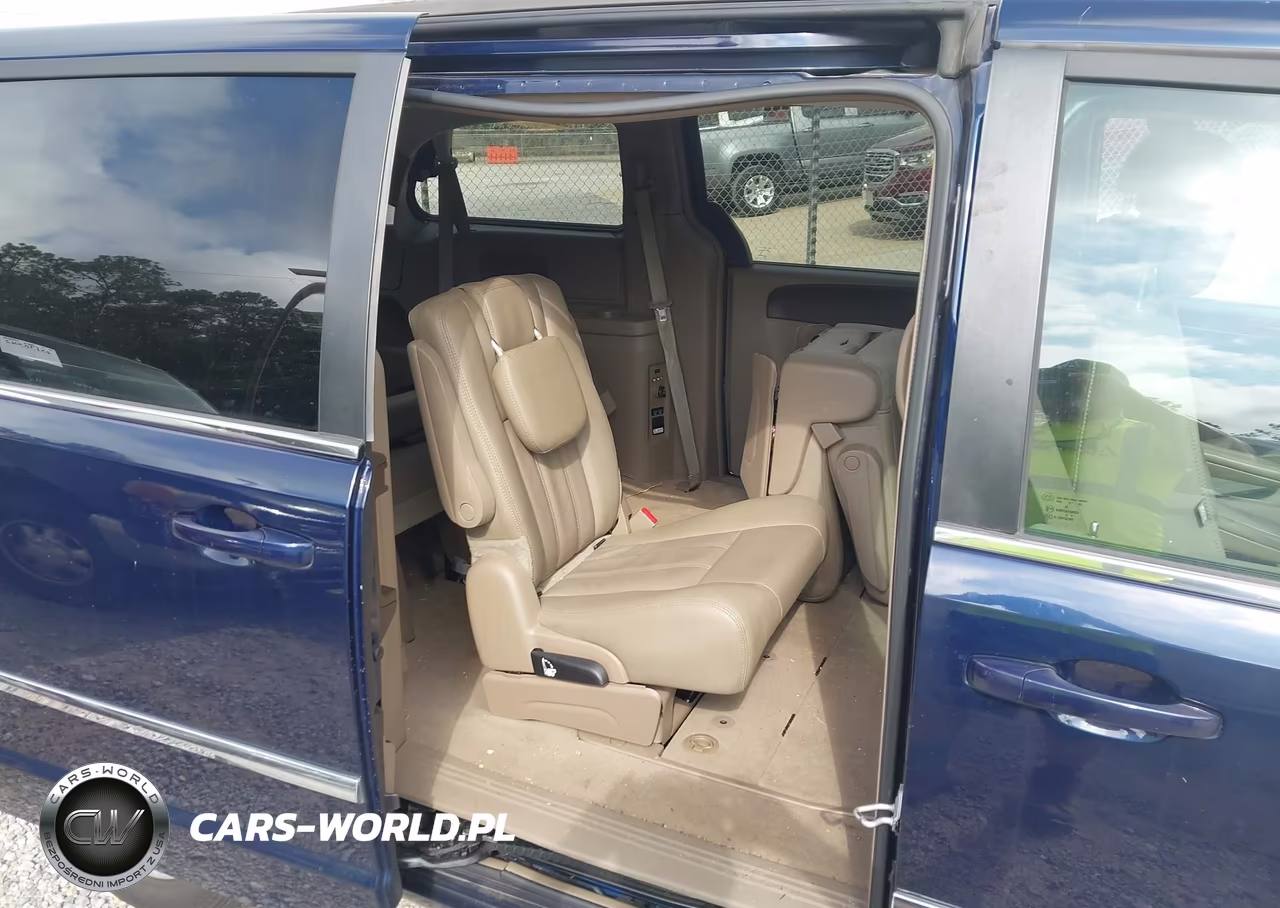 2016 Chrysler Town & Country Touring VIN:2C4RC1BGXGR228926 - 8