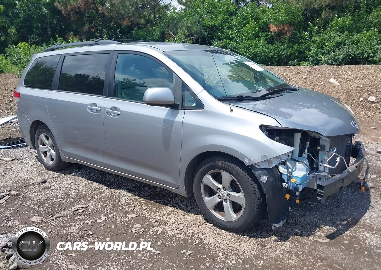 2012 Toyota Sienna Le V6 8 Passenger – zdjęcie 1 z 17