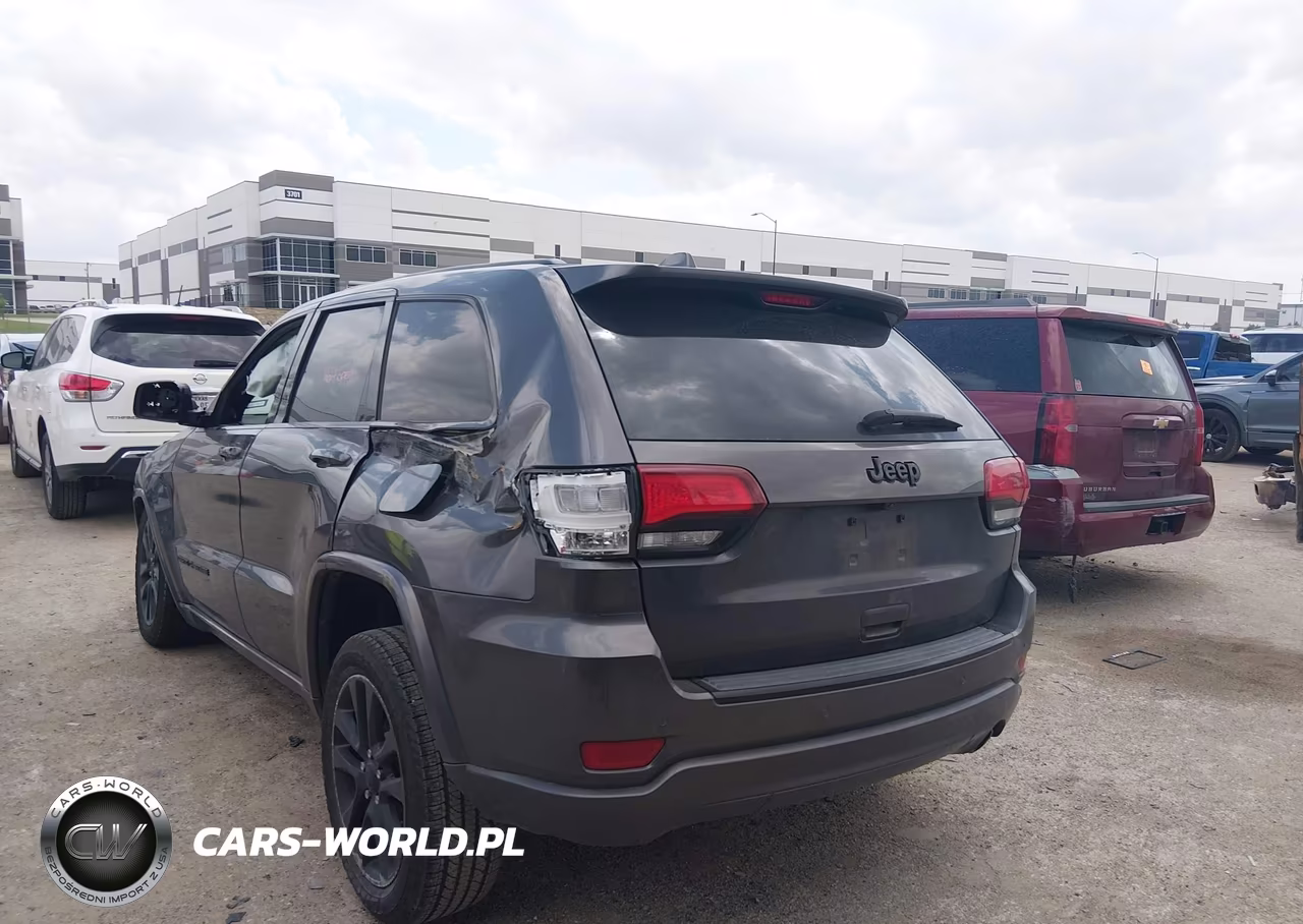 2017 Jeep Grand Cherokee Altitude 4X2 VIN:1C4RJEAG6HC953111 - 3