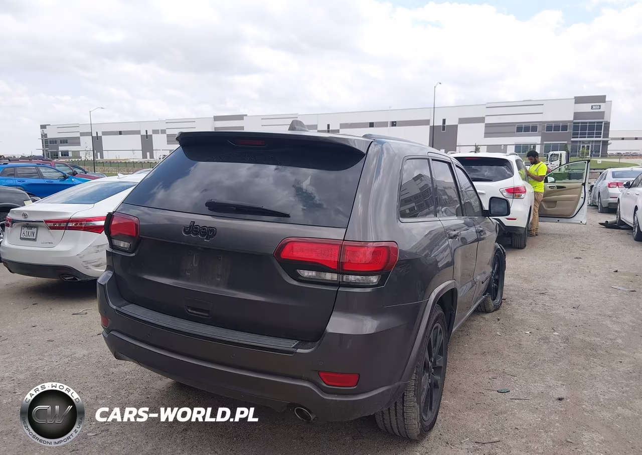 2017 Jeep Grand Cherokee Altitude 4X2 VIN:1C4RJEAG6HC953111 - 4