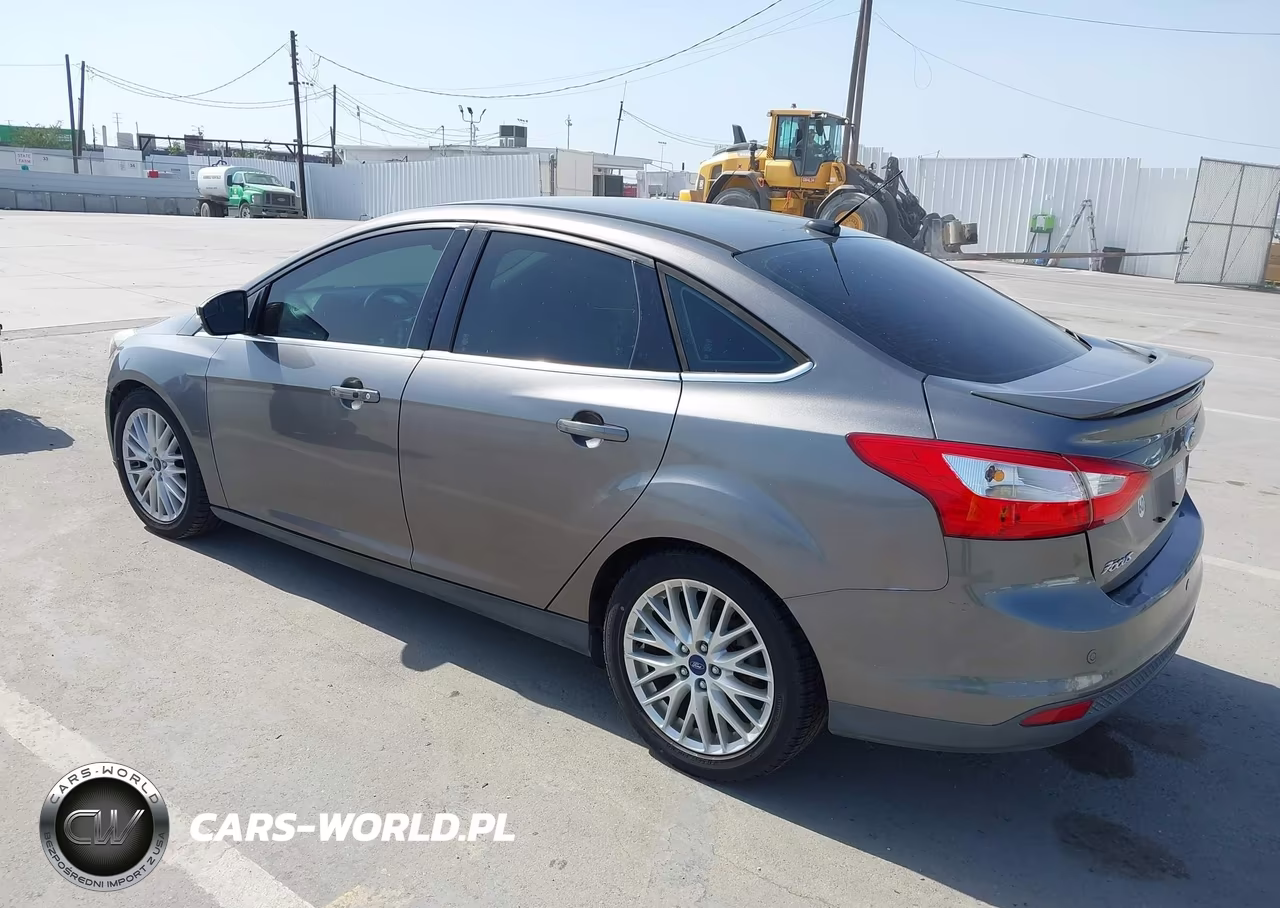 2014 Ford Focus Titanium VIN:1FADP3J27EL422129 - 3
