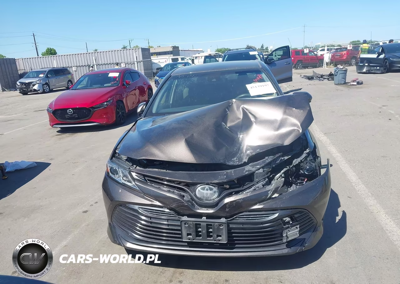 2018 Toyota Camry Le VIN:JTNB11HK0J3061913 - 13
