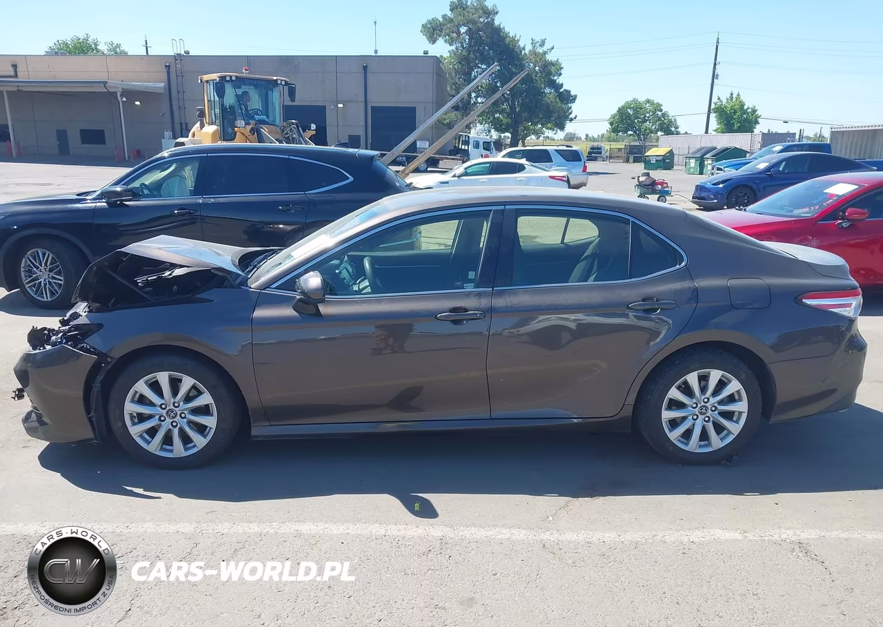 2018 Toyota Camry Le VIN:JTNB11HK0J3061913 - 15