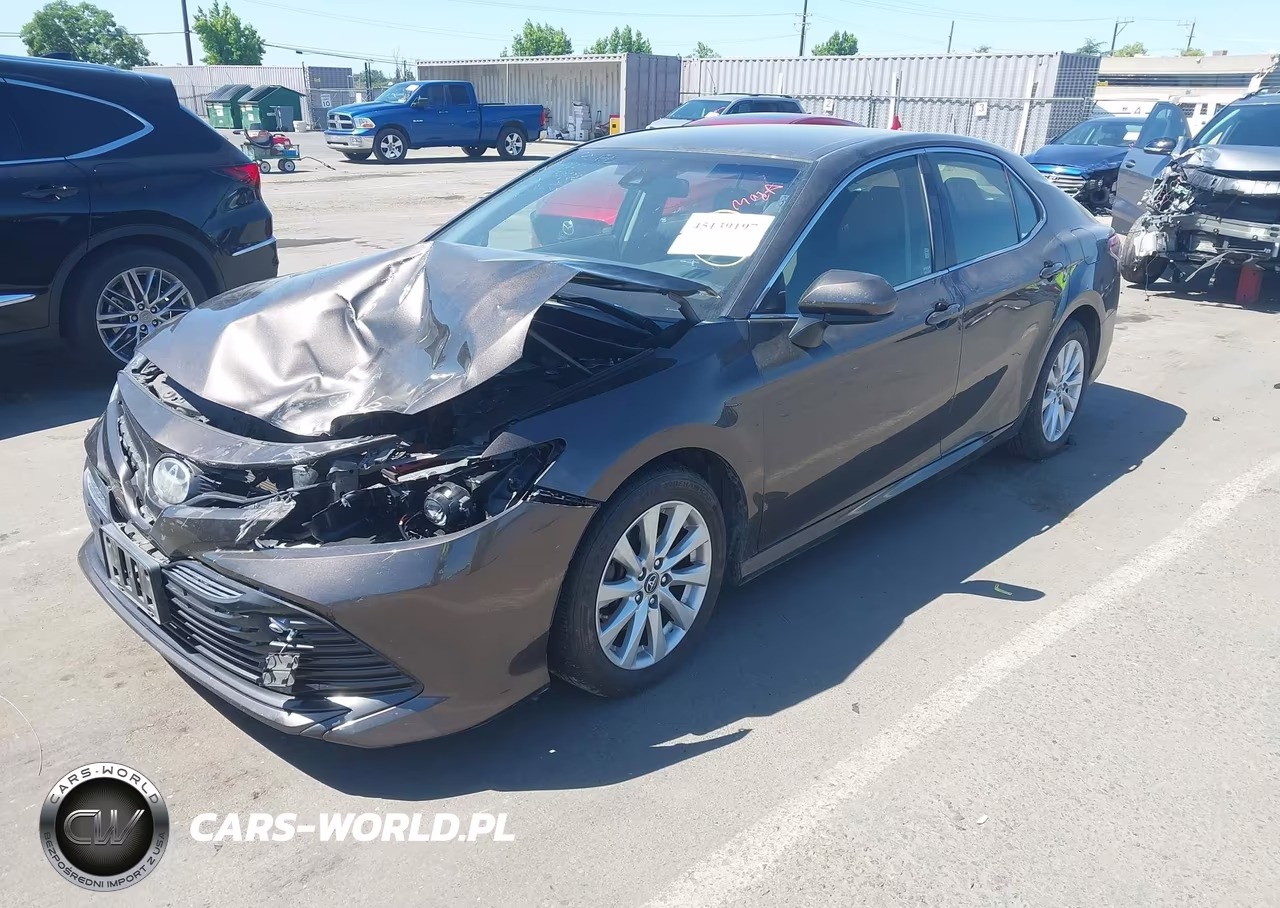 2018 Toyota Camry Le VIN:JTNB11HK0J3061913 - 2