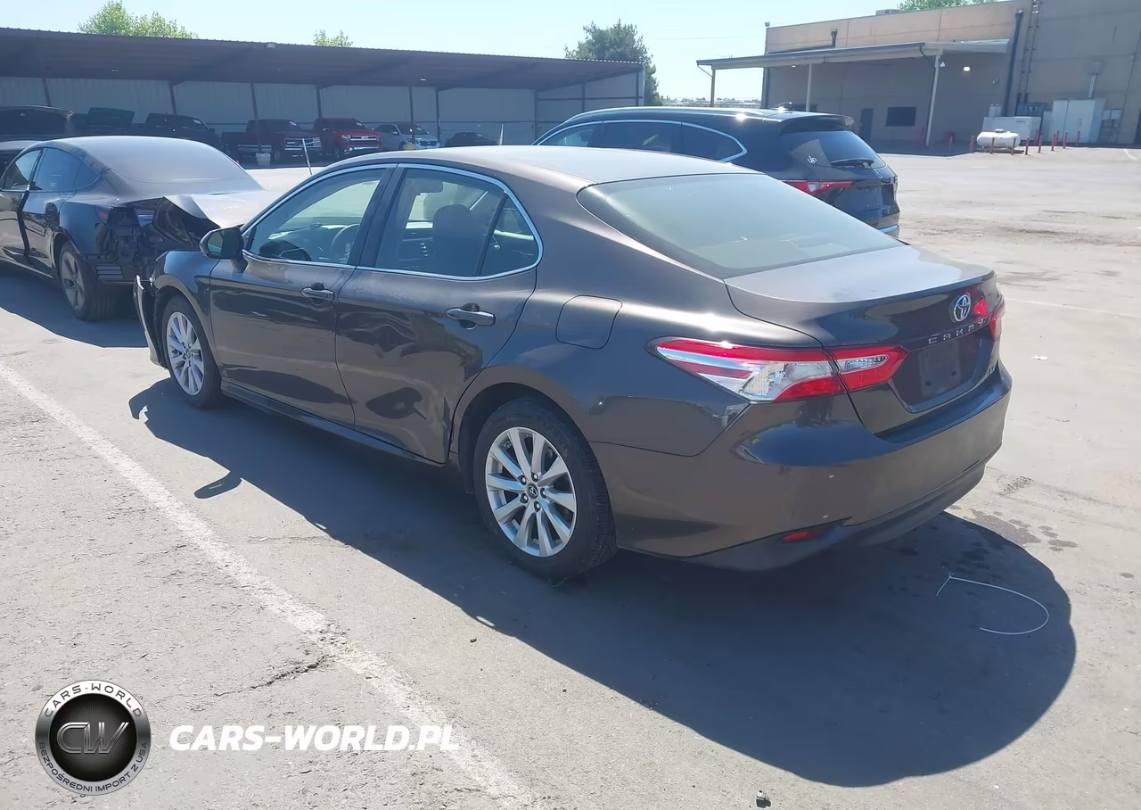 2018 Toyota Camry Le VIN:JTNB11HK0J3061913 - 3