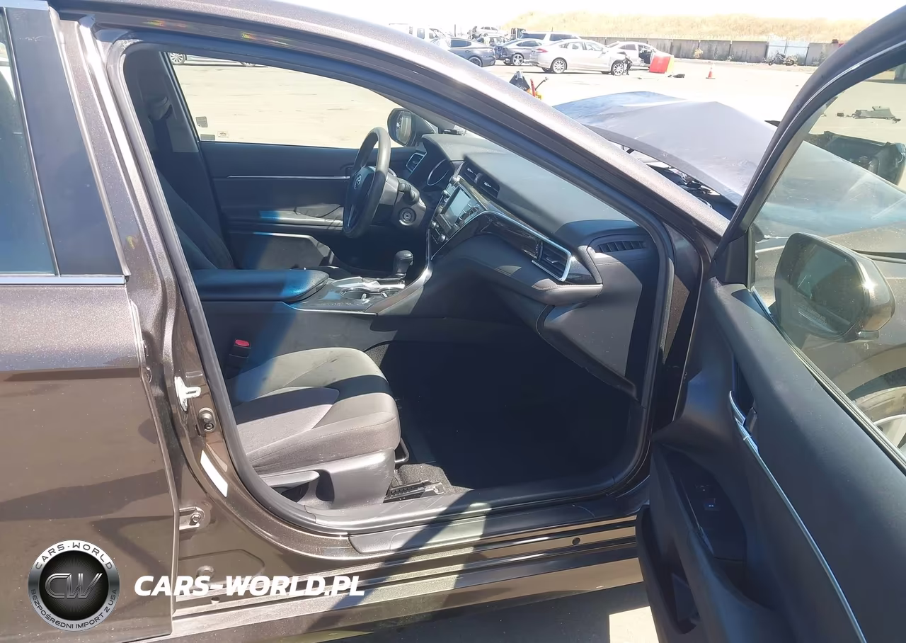 2018 Toyota Camry Le VIN:JTNB11HK0J3061913 - 5