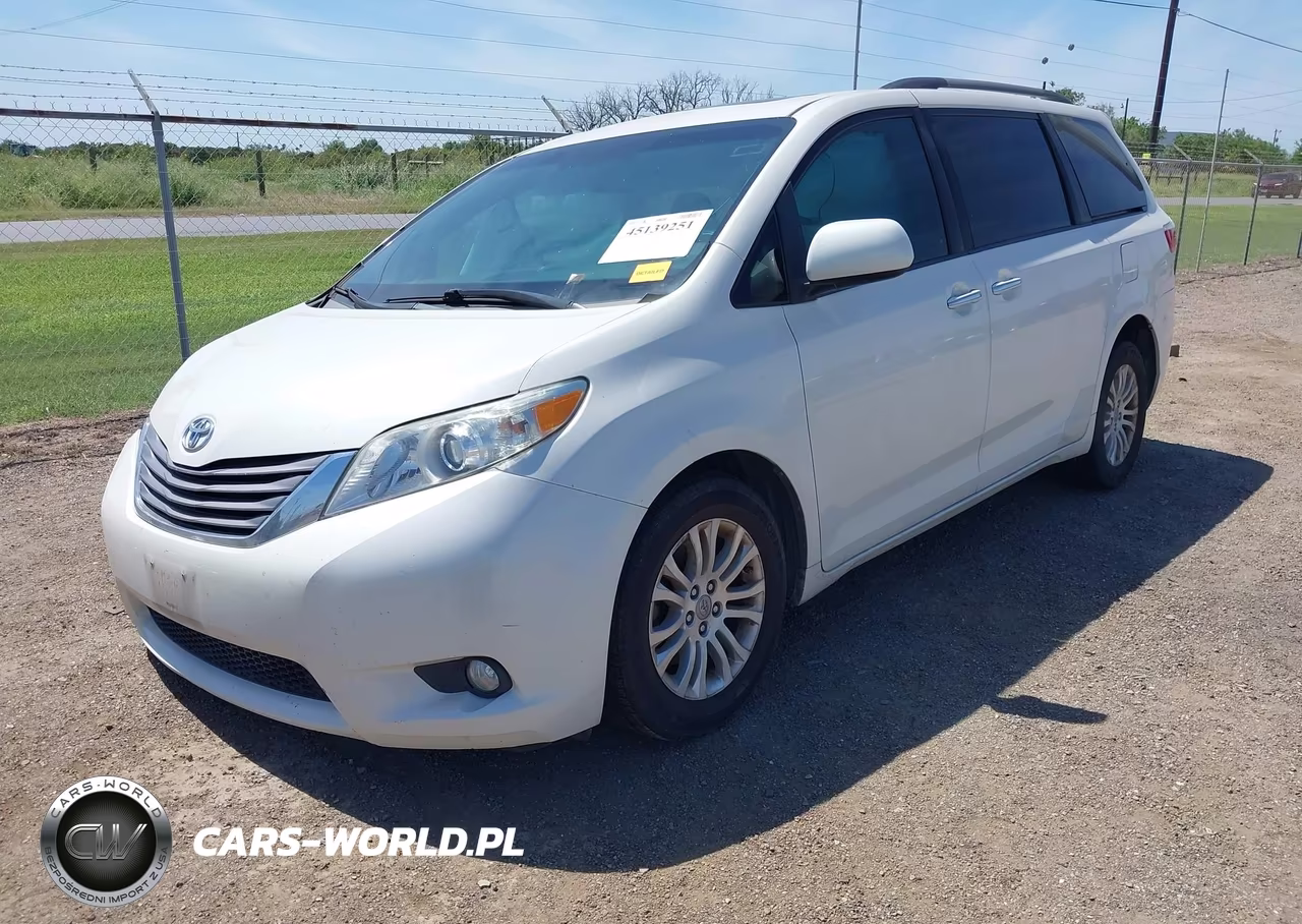 2017 Toyota Sienna Xle 8 Passenger VIN:5TDYZ3DC0HS884593 - 2