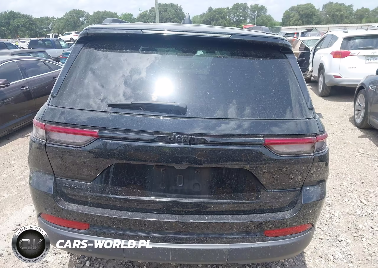 2025 Jeep Grand Cherokee Altitude 4X4 VIN:1C4RJHAG2S8656171 - 16