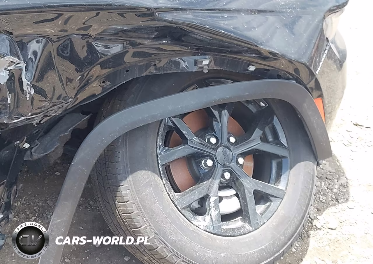 2025 Jeep Grand Cherokee Altitude 4X4 VIN:1C4RJHAG2S8656171 - 17