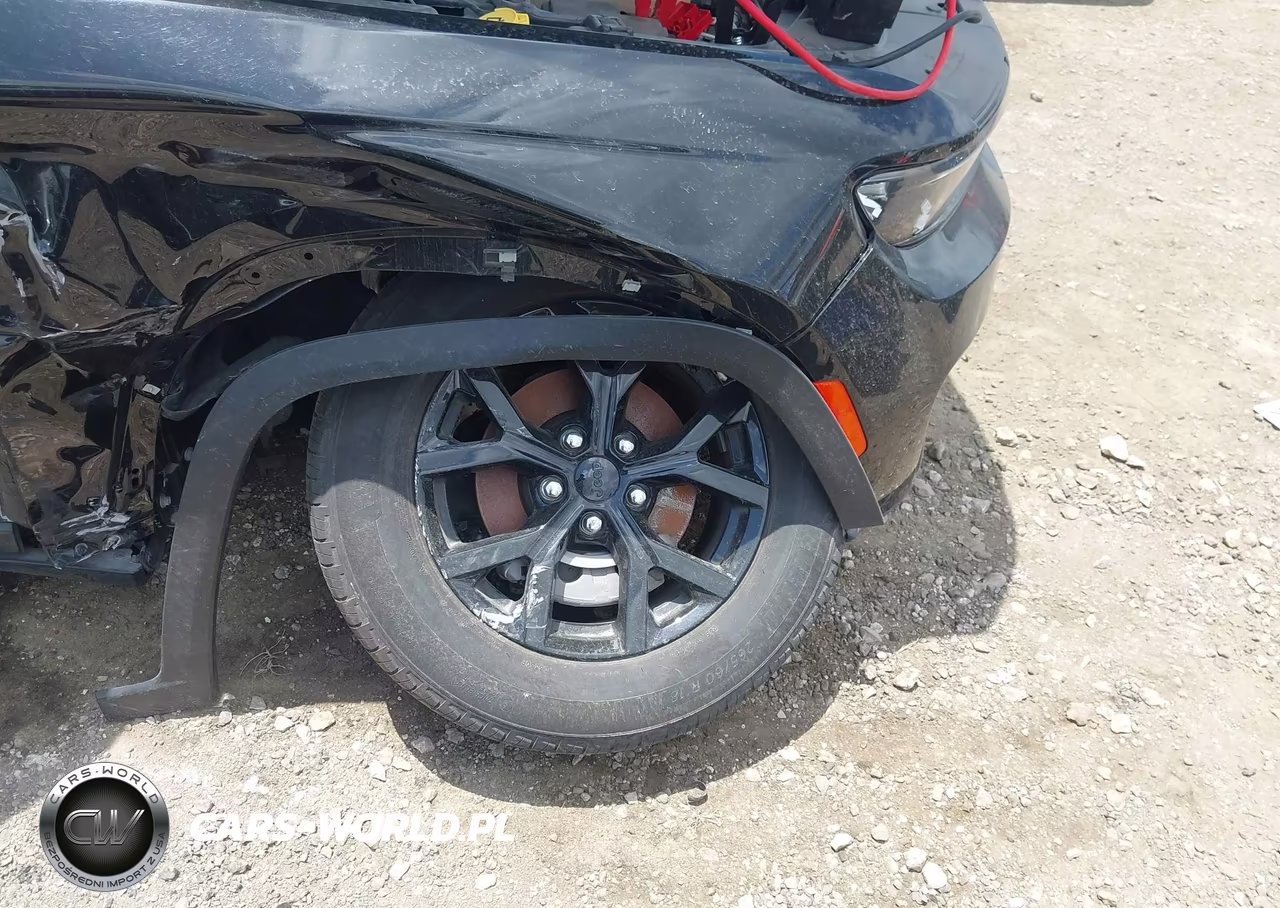 2025 Jeep Grand Cherokee Altitude 4X4 VIN:1C4RJHAG2S8656171 - 18