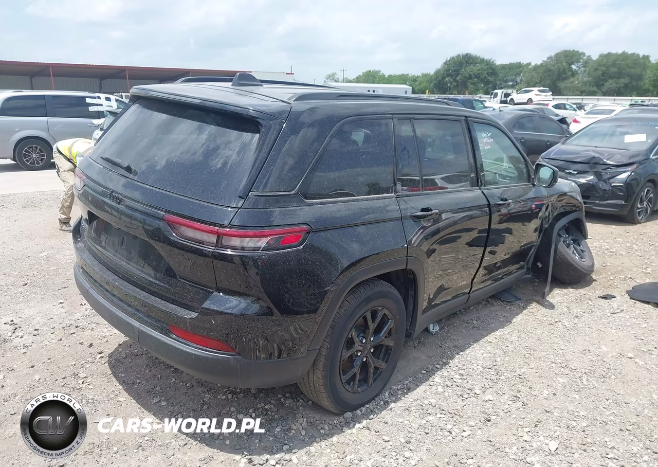 2025 Jeep Grand Cherokee Altitude 4X4 VIN:1C4RJHAG2S8656171 - 4