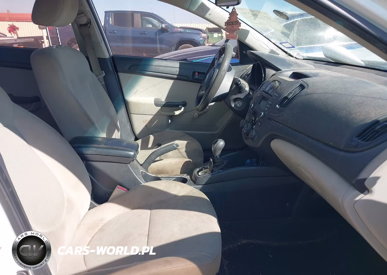2013 Kia Forte Lx VIN:KNAFT4A26D5692828 - 5