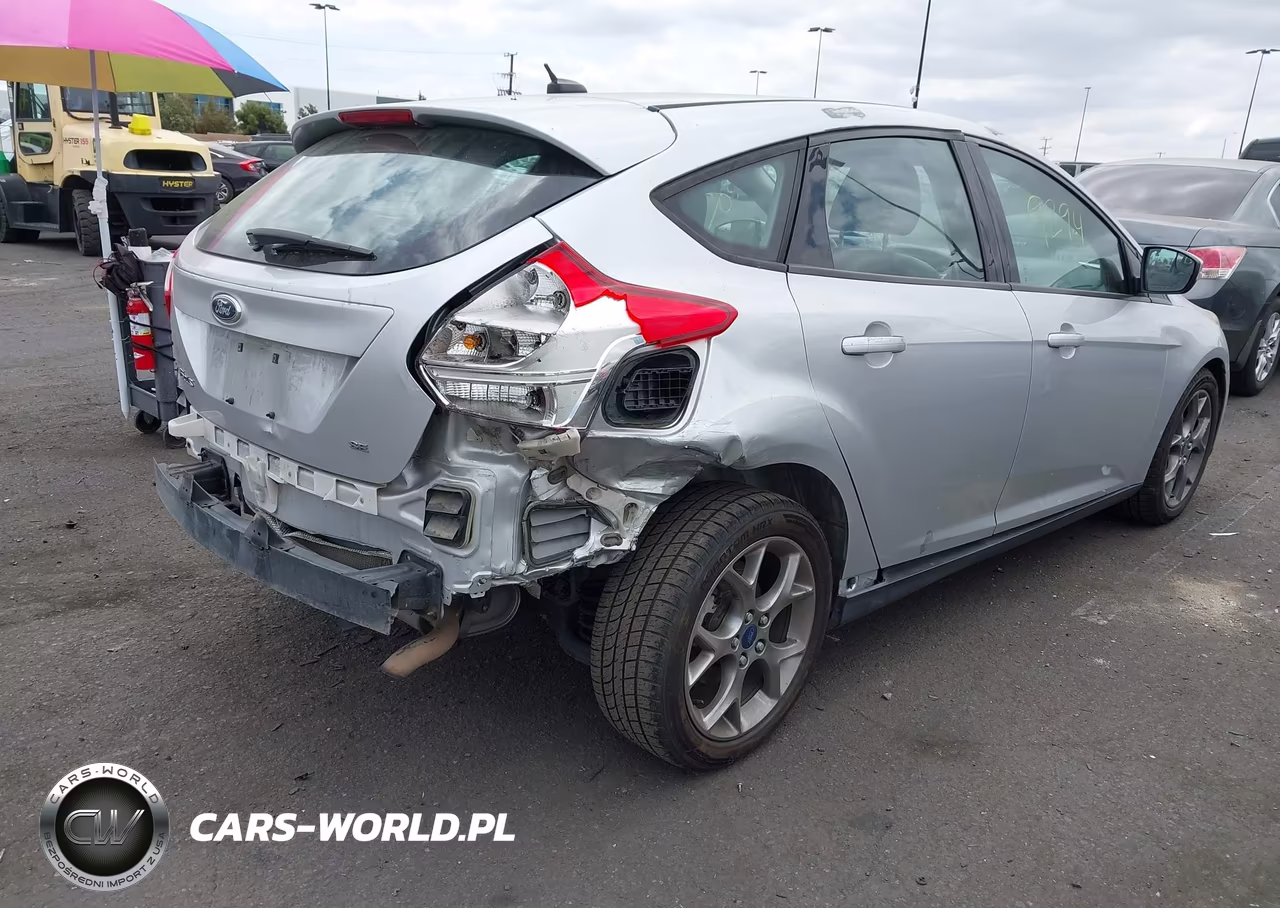 2014 Ford Focus Se VIN:1FADP3K21EL285123 - 4