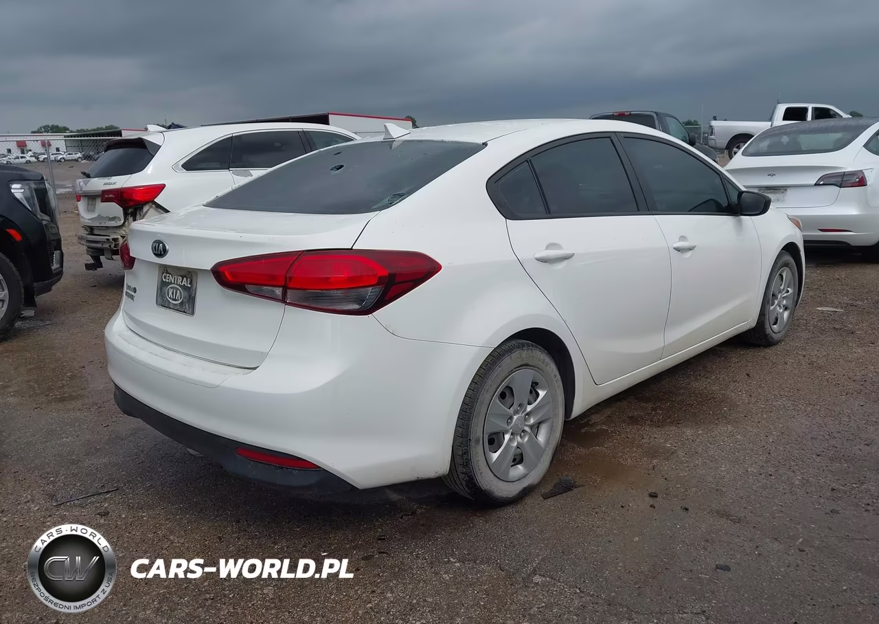 2017 Kia Forte Lx VIN:3KPFK4A72HE073316 - 4